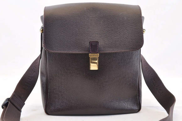 LOUIS VUITTON Yaranga Shoulder Bag - Picture 12 of 16